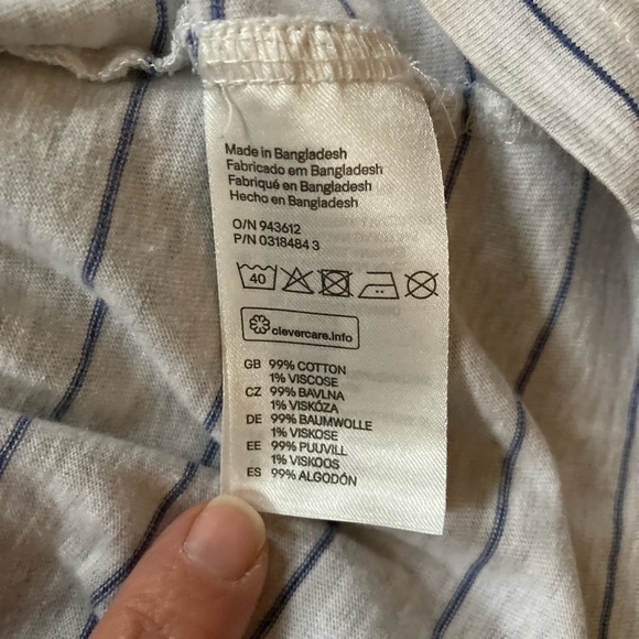 H&m short sleeve striped tee. Size L - Picture 3 of 3